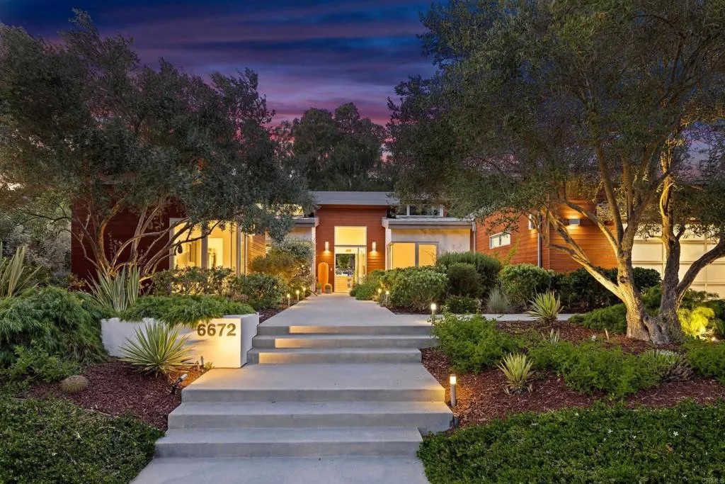 6672 Avenida Andorra