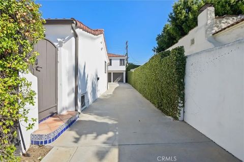 Tiny photo for 732 N Crescent Heights, West Hollywood, CA 90046 (MLS # SR25247596)