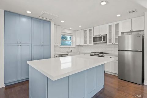 Tiny photo for 732 N Crescent Heights, West Hollywood, CA 90046 (MLS # SR25247596)