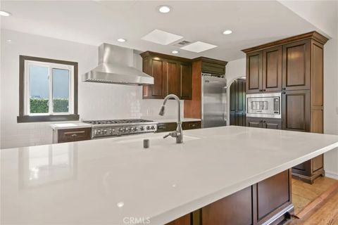 Tiny photo for 732 N Crescent Heights, West Hollywood, CA 90046 (MLS # SR25247596)