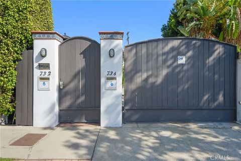 Tiny photo for 732 N Crescent Heights, West Hollywood, CA 90046 (MLS # SR25247596)