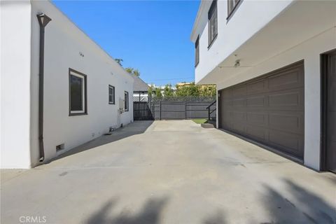 Tiny photo for 732 N Crescent Heights, West Hollywood, CA 90046 (MLS # SR25247596)