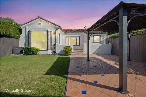 Tiny photo for 732 N Crescent Heights, West Hollywood, CA 90046 (MLS # SR25247596)