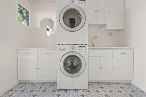 Tiny photo for 732 N Crescent Heights, West Hollywood, CA 90046 (MLS # SR25247596)