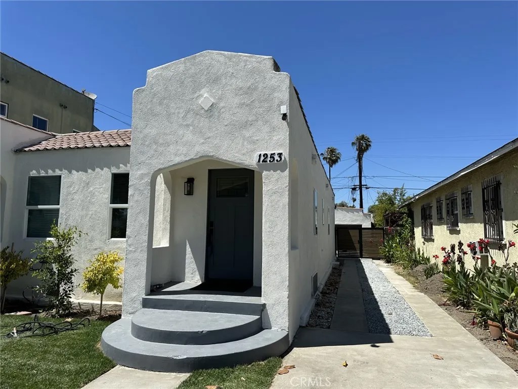 1253 W 65th Street
