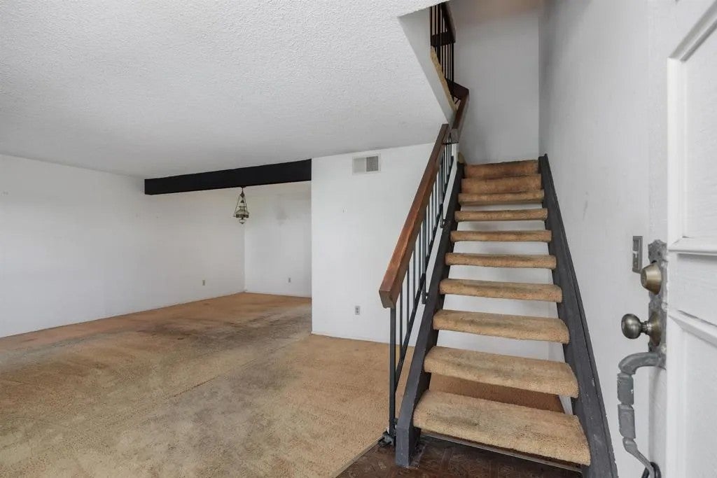 2714 Via Juanita