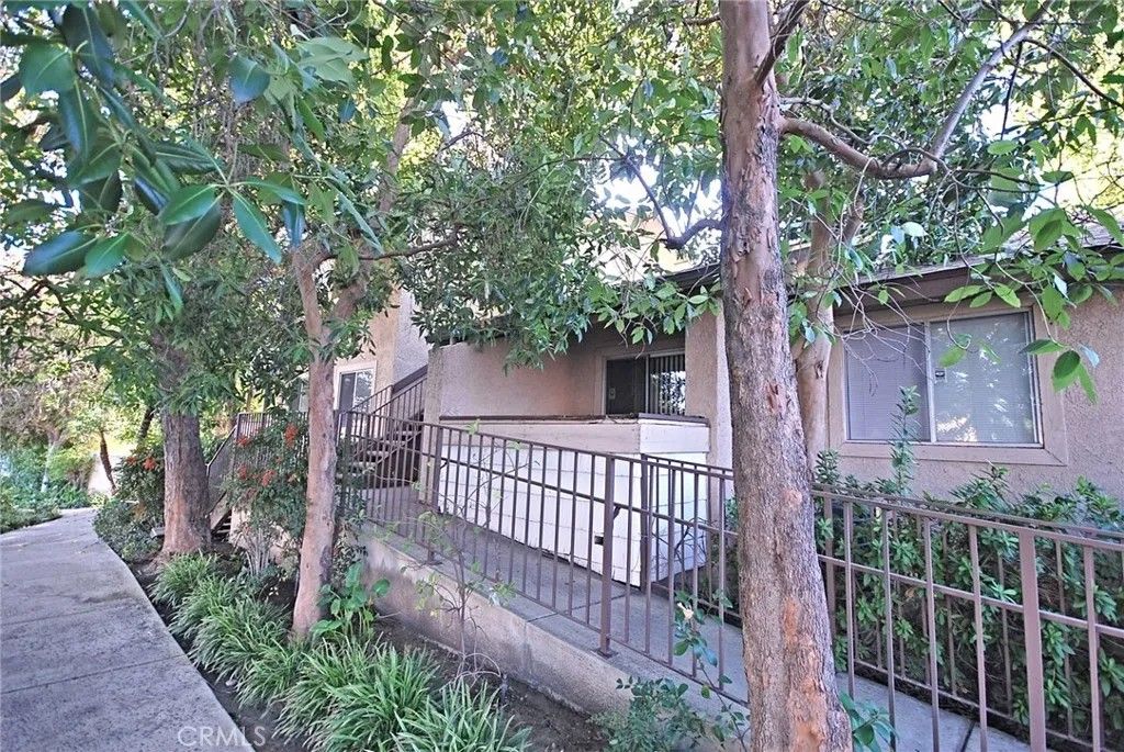 Photo of 10229 De Soto, Chatsworth, CA 91311 (MLS # SR25273669)