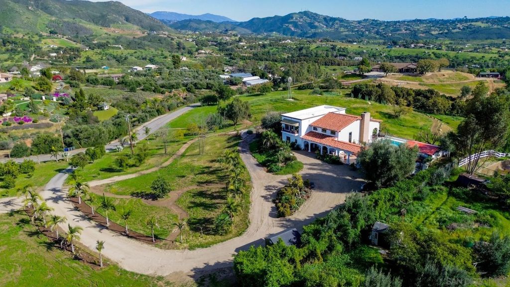 Photo of 40616 Rock Mountain Road, Fallbrook, CA 92028 (MLS # 260006015)