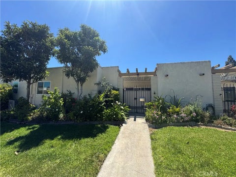 Photo of 2252 Via Puerta #B, Laguna Woods, CA 92637 (MLS # OC26115674)