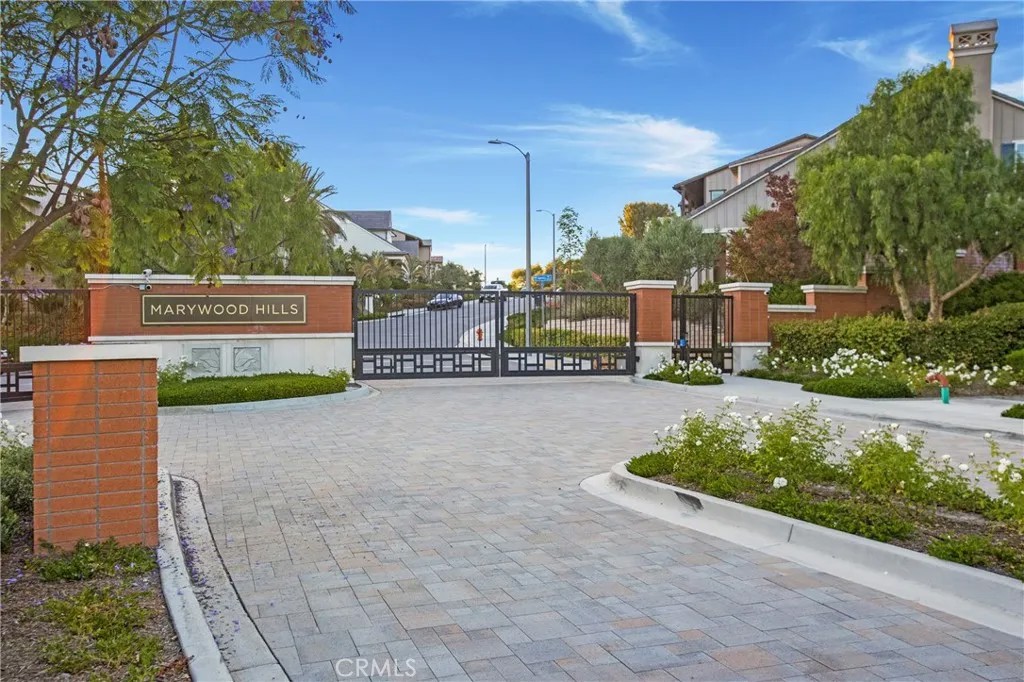 2526 N La Colina Court