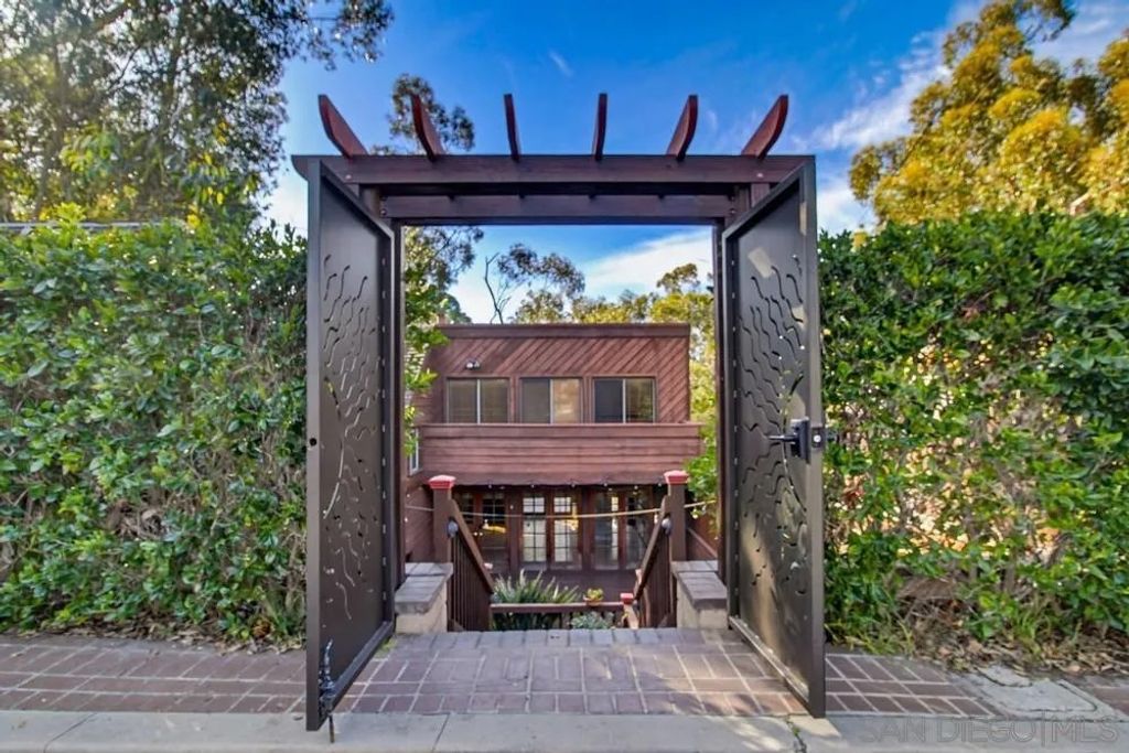 Photo of 4170 Ingalls St, San Diego, CA 92103 (MLS # 260001620)