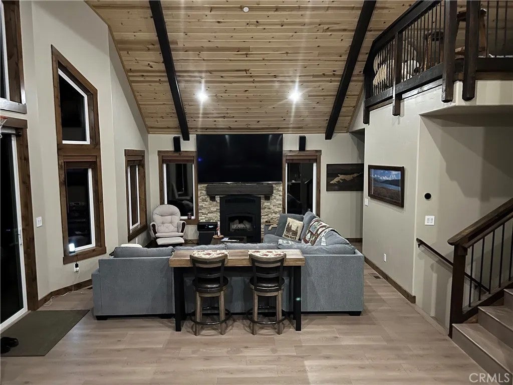 313 Hilltop Lane