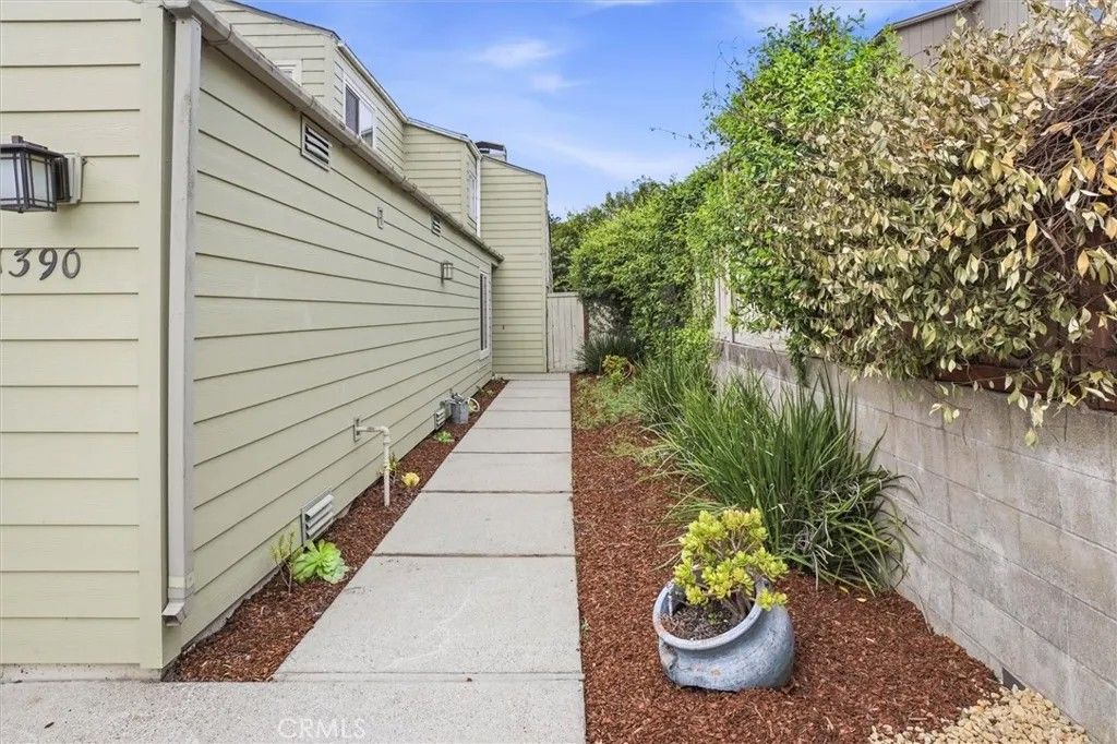 Photo of 1390 Vista del Lago, San Luis Obispo, CA 93401 (MLS # SC26078344)