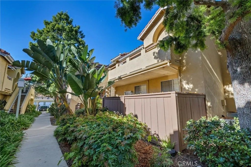 Photo of 78 Costero Aisle #301, Irvine, CA 92614 (MLS # OC25249300)