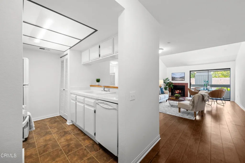 355 S Marengo Avenue 402