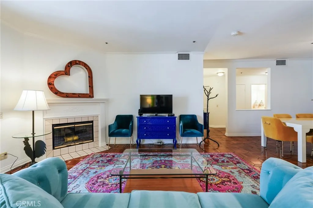 235 S Holliston 114
