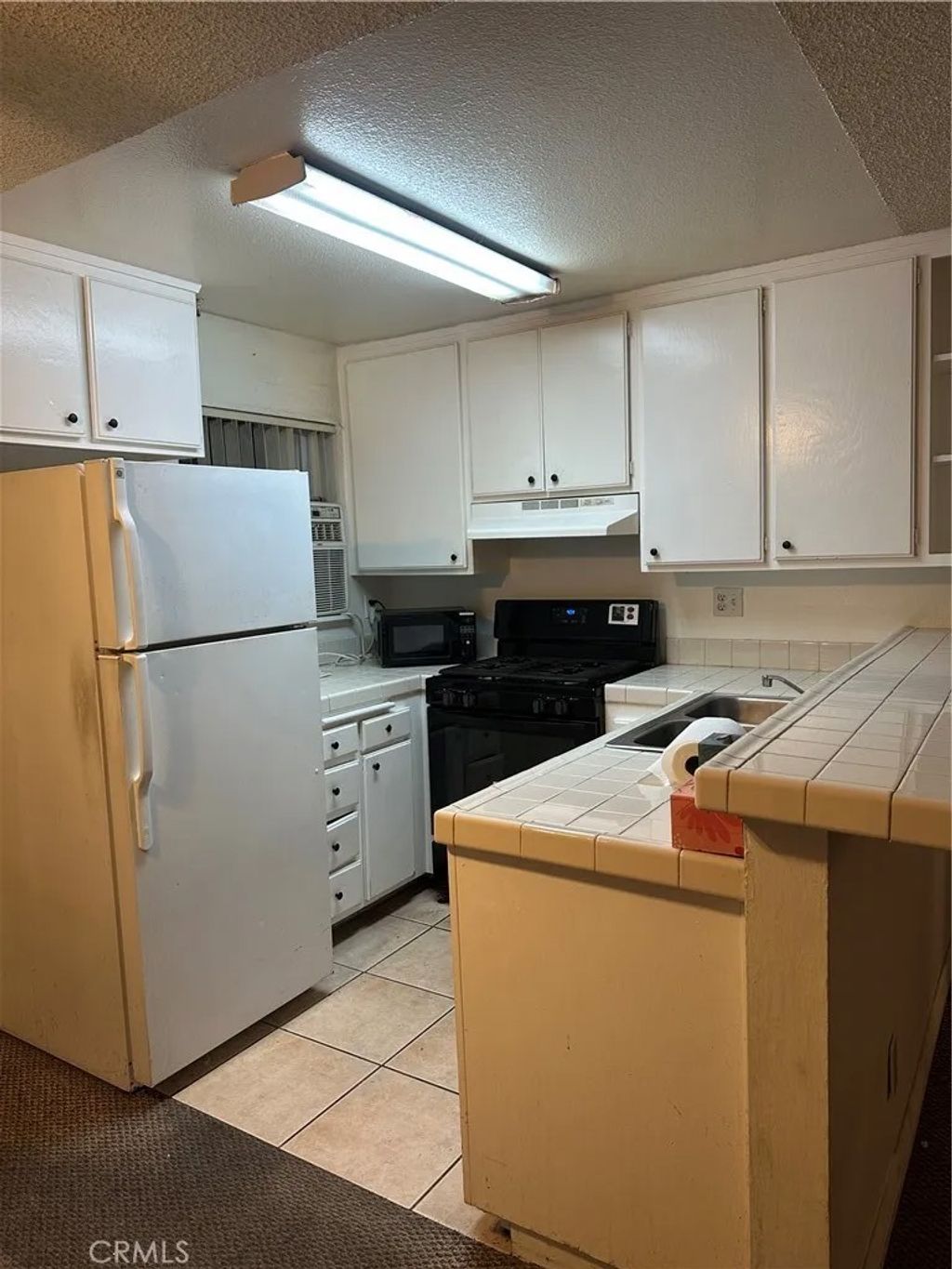 Photo of 18530 Hatteras Street #212, Tarzana, CA 91356 (MLS # SR25279277)