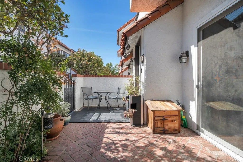 Photo of 10030 Owensmouth Avenue #59, Chatsworth, CA 91311 (MLS # SR26093047)