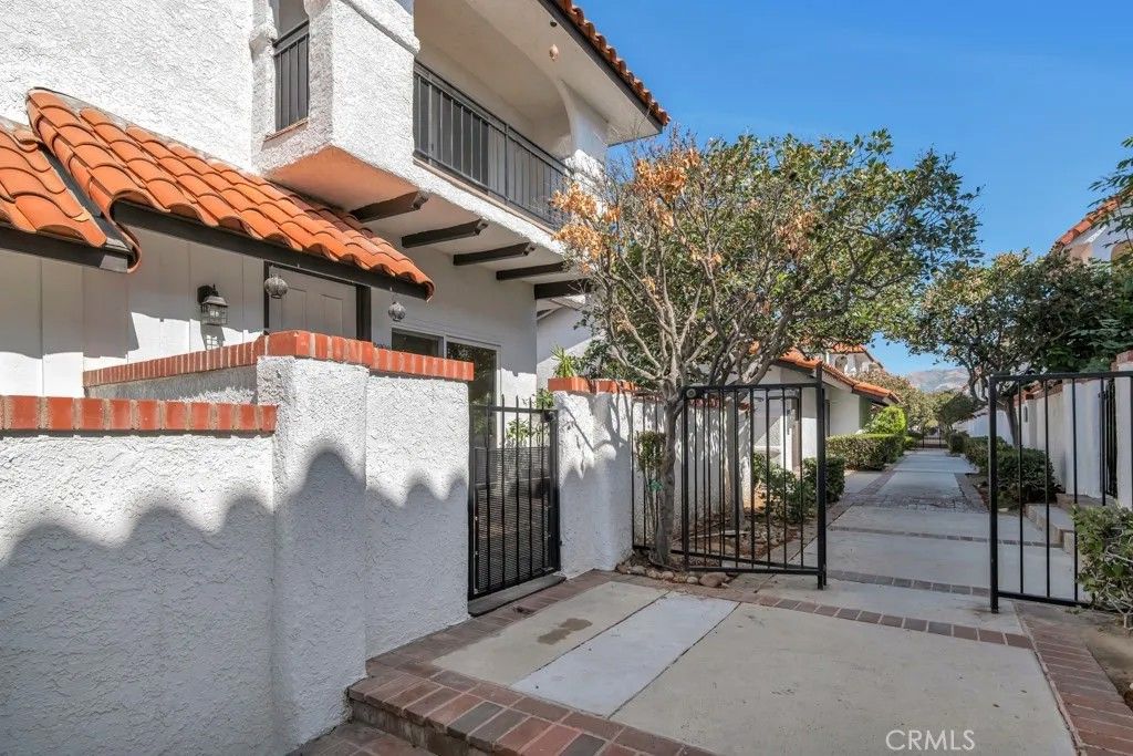 Photo of 10030 Owensmouth Avenue #59, Chatsworth, CA 91311 (MLS # SR26093047)