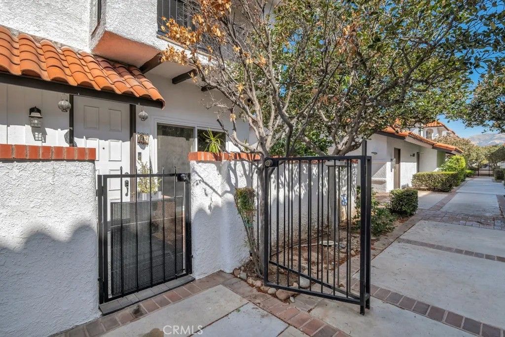 Photo of 10030 Owensmouth Avenue #59, Chatsworth, CA 91311 (MLS # SR26093047)