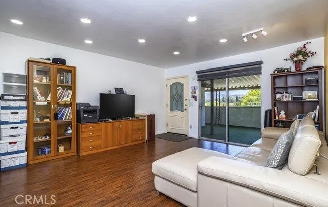 19716 Avenue Of The Oaks