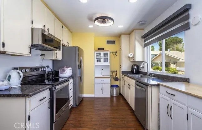 19716 Avenue Of The Oaks