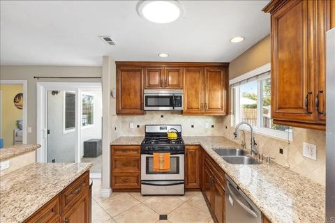 Tiny photo for 827 Bayberry Ct, San Marcos, CA 92069 (MLS # NDP2600055)