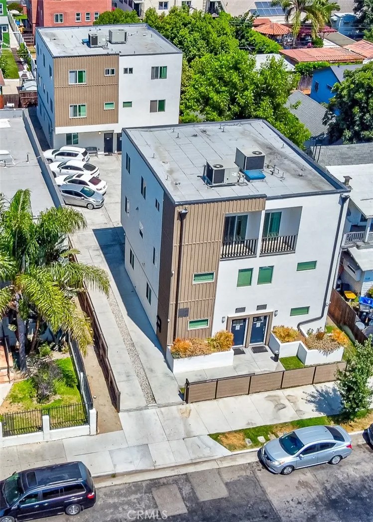 715 W 47th Street