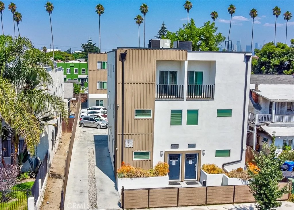 715 W 47th Street