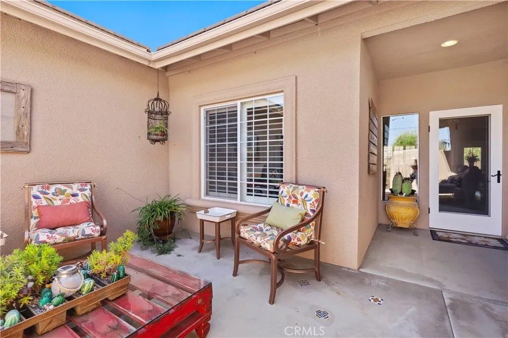 Photo of 8148 Emerson Avenue, Yucca Valley, CA 92284 (MLS # JT26041031)
