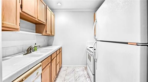 Tiny photo for 355 S Madison Ave #322, Pasadena, CA 91101 (MLS # CV25240510)