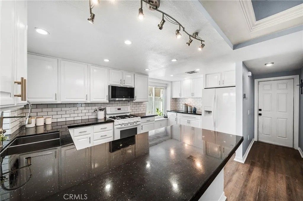Photo of 27097 Quail Creek Court, Temecula, CA 92591 (MLS # SW26051187)