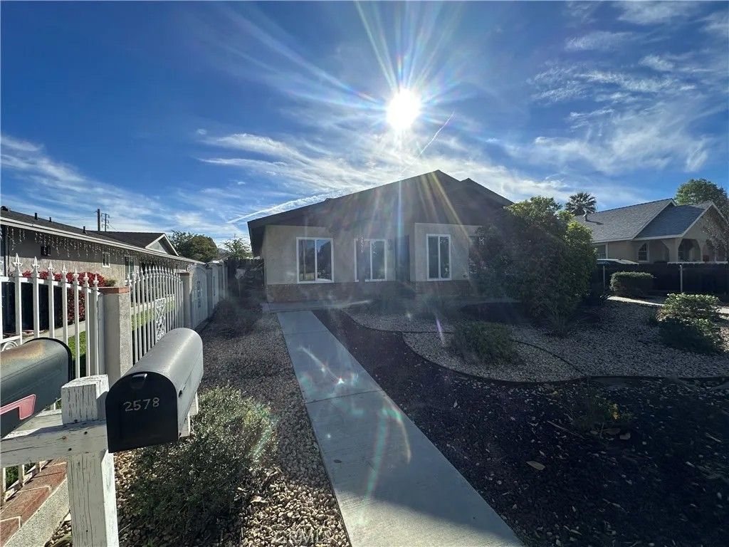 Photo of 2576 Lime St, Riverside, CA 92501 (MLS # PW26018981)