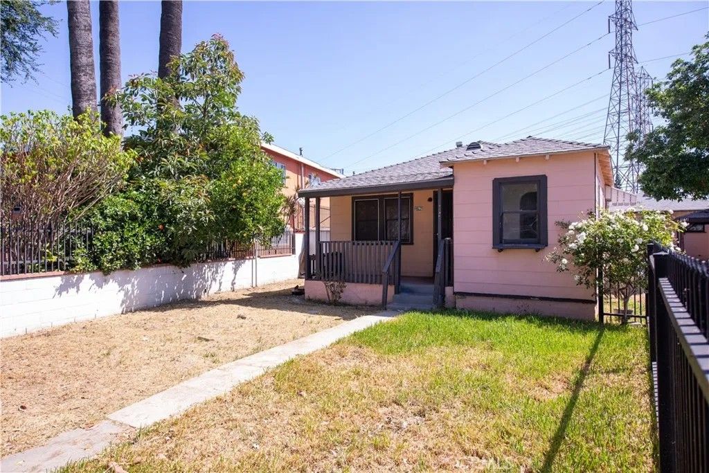 Photo of 8022 Felix Ave, Bell Gardens, CA 90201 (MLS # DW26089419)