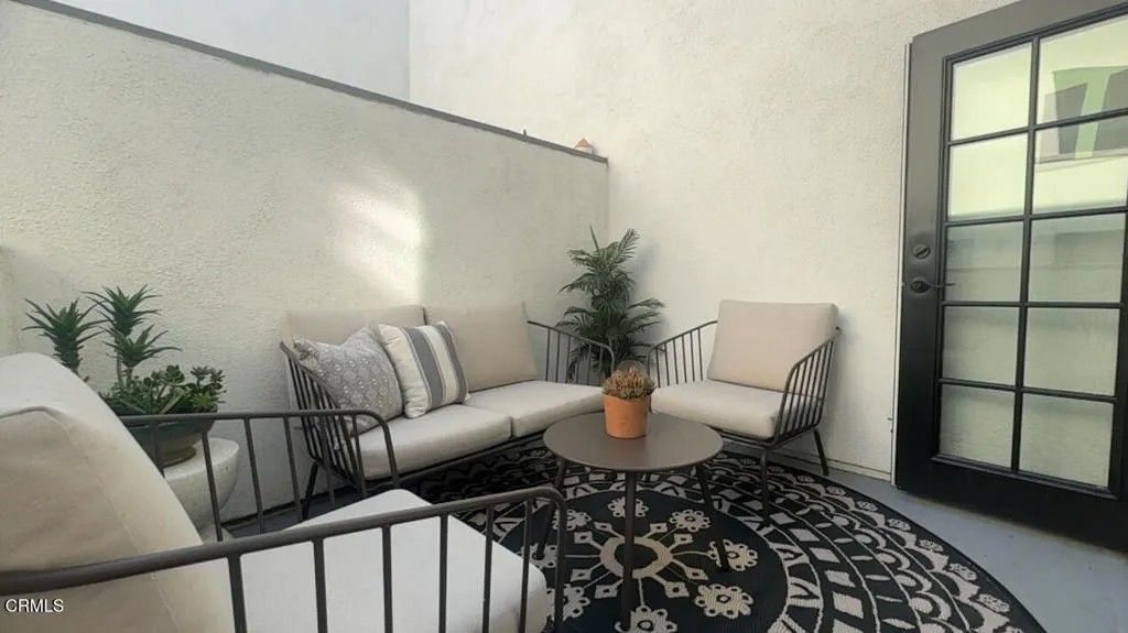 Photo of 394 S Los Robles Avenue #2, Pasadena, CA 91101 (MLS # P1-25005)