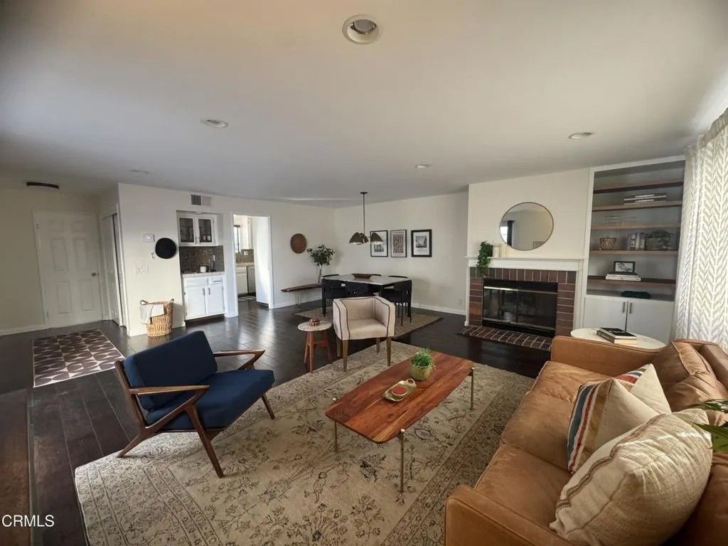 Photo of 394 S Los Robles Avenue #2, Pasadena, CA 91101 (MLS # P1-25005)