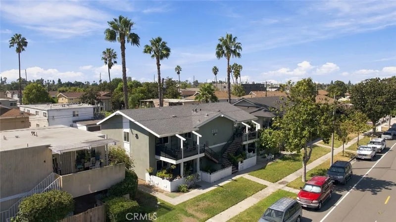 2318 W Greenacre