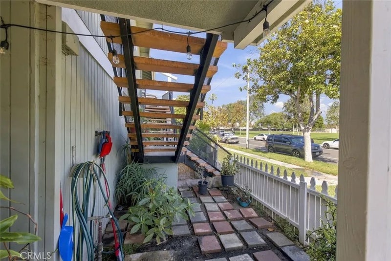 2318 W Greenacre