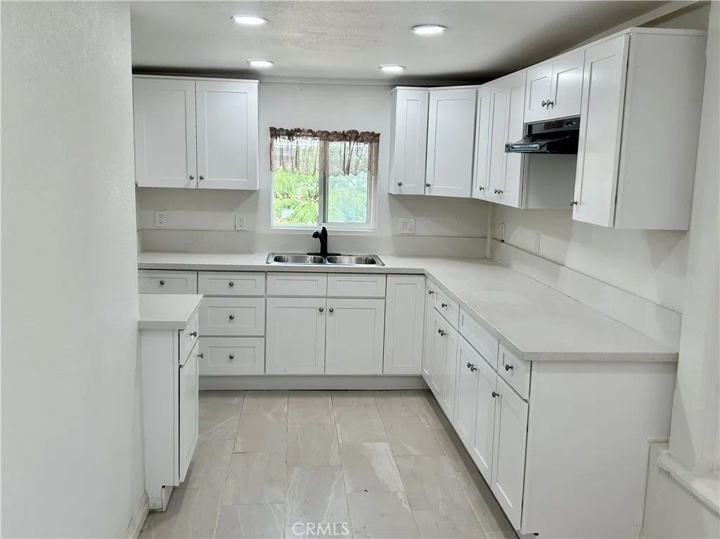 Photo of 128 E 1st St, Buttonwillow, CA 93206 (MLS # PW25278217)