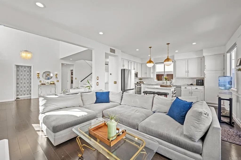 120 Venetia Way