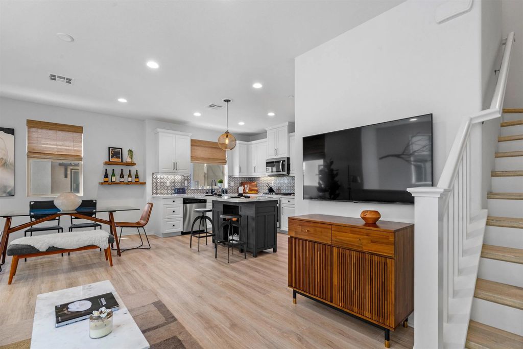 Photo of 2445 Verano Way, Vista, CA 92081 (MLS # 250042836)