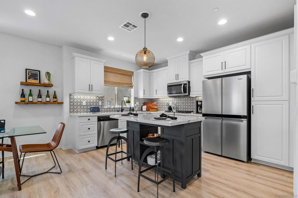 Photo of 2445 Verano Way, Vista, CA 92081 (MLS # 250042836)