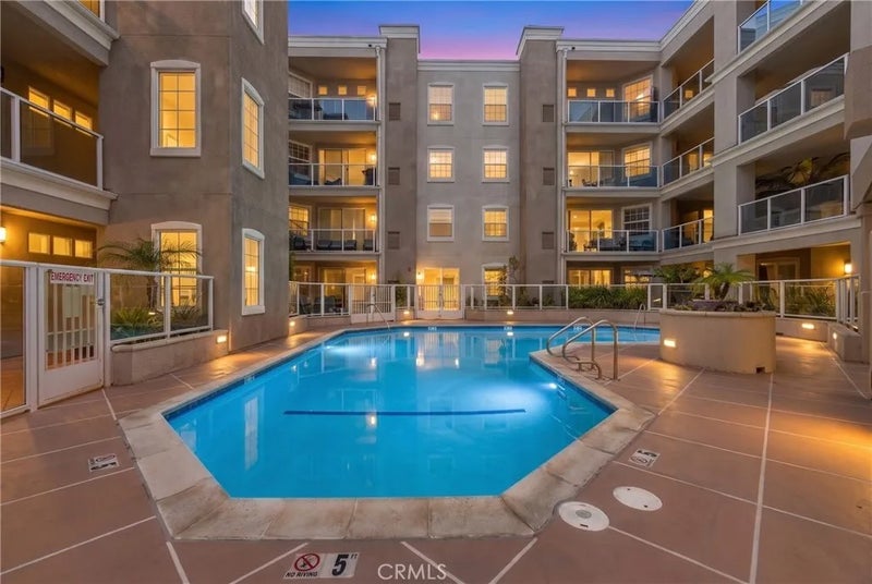 1500 E Ocean 718
