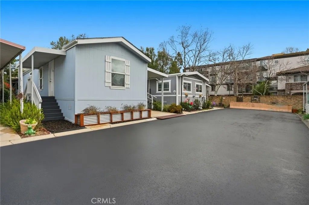 Photo of 2193 Los Feliz Dr #6, Thousand Oaks, CA 91362 (MLS # WS26042699)