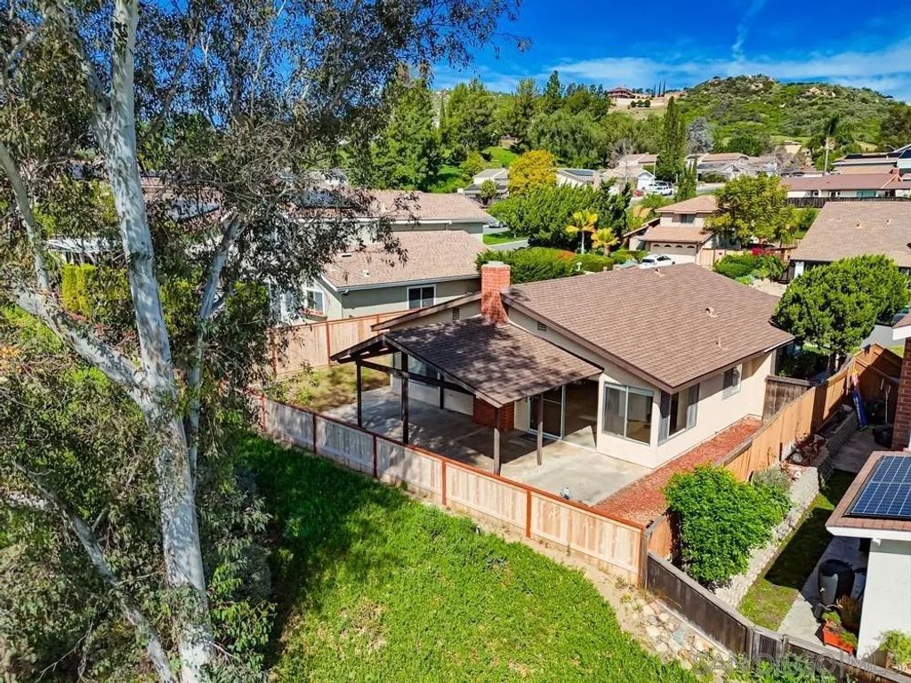 Photo of 321 Skyridge Ln, Escondido, CA 92026 (MLS # 260004906)