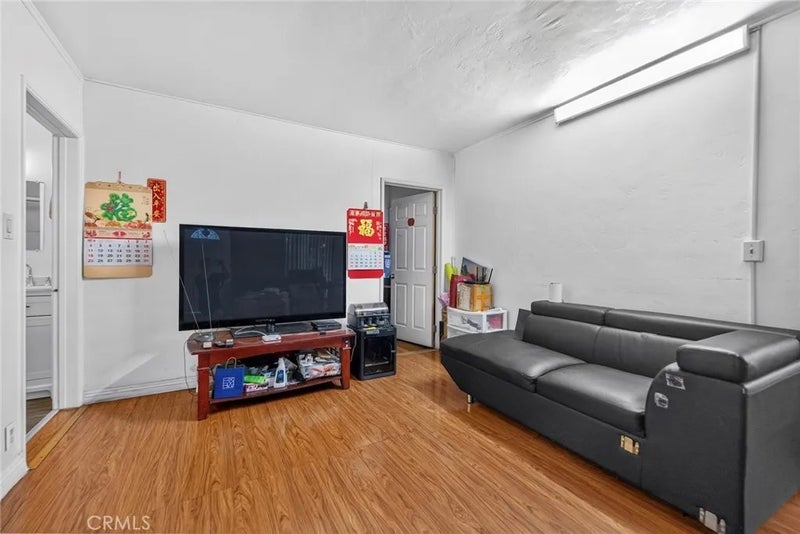 405 E Ramona