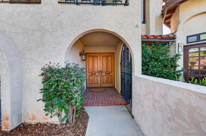 2735 Crownpoint Pl