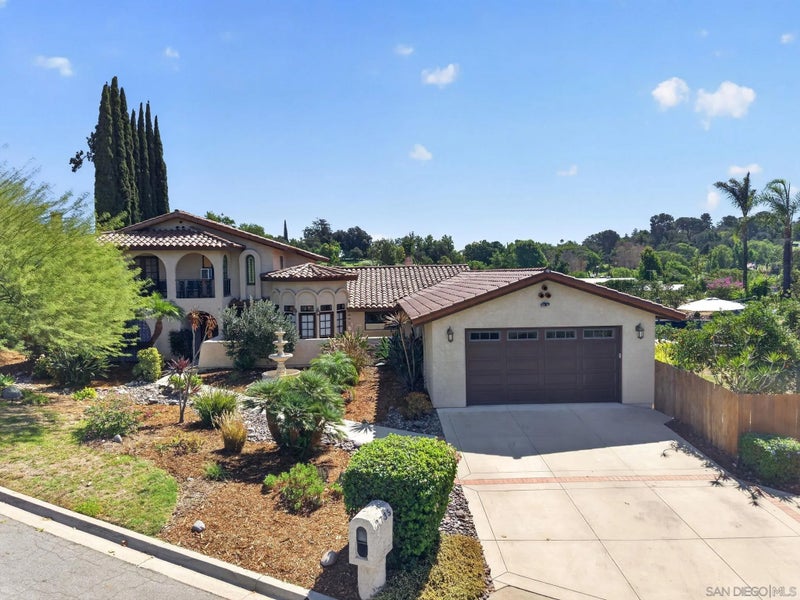 2735 Crownpoint Pl