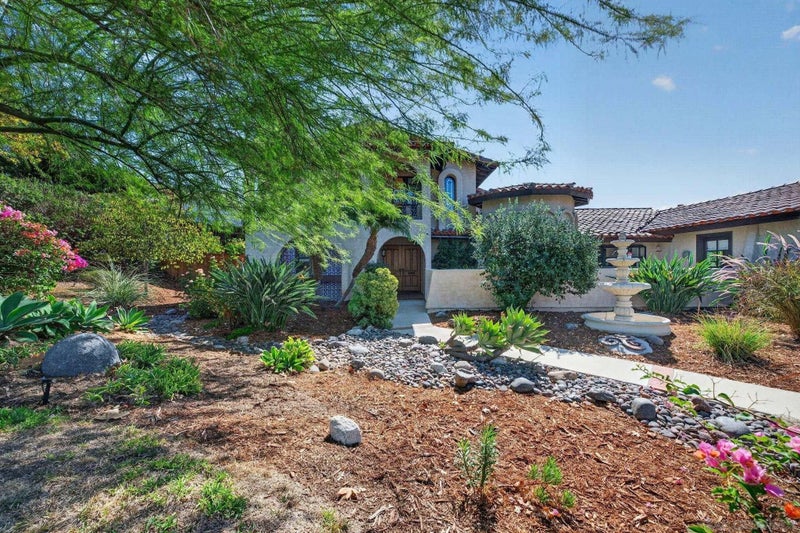 2735 Crownpoint Pl