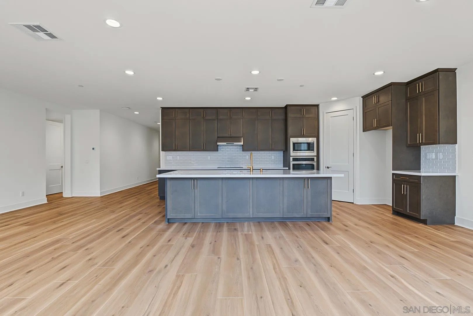 3147 Smith Pl